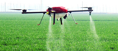 用拖拉機種田？out了！無人機快4倍