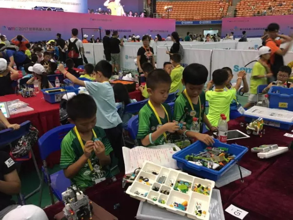 WRO | 精英選手 征戰(zhàn)全國舞臺！2017世界青少年機(jī)器人大賽火熱開賽
