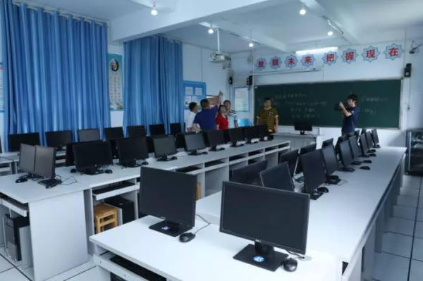 童程童美深入重慶貧困縣，捐贈百萬助力編程教育發展！