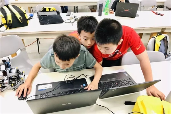 跨國交流，童程童美學(xué)員登上中國駐洛杉磯總領(lǐng)館官網(wǎng)頭條！